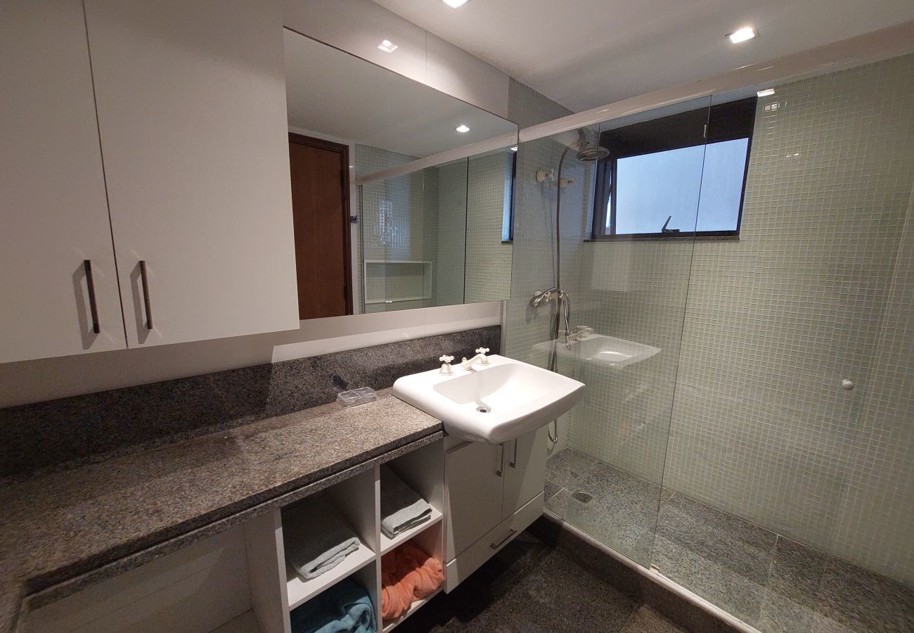 Apartment in Rio de Janeiro - SOU403| Flat de 2 quartos na Praia de Ipanema