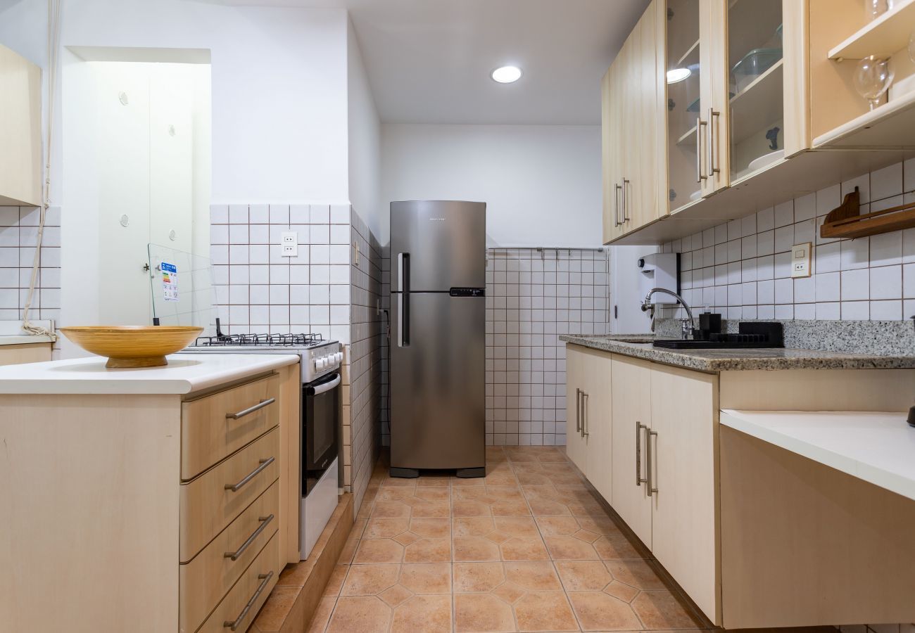 Apartment in Rio de Janeiro - 5 minutes from Leblon Beach | AP102