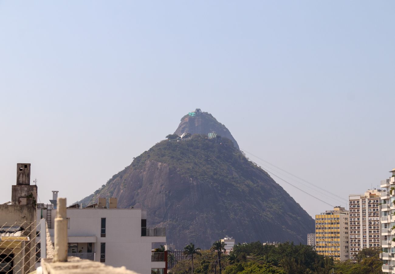 Apartment in Rio de Janeiro - PSG613| Quarto e sala aconchegante em Botafogo