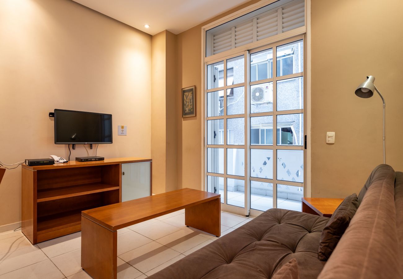 Apartment in Rio de Janeiro - 2 minutes from Copacabana Beach | DF408