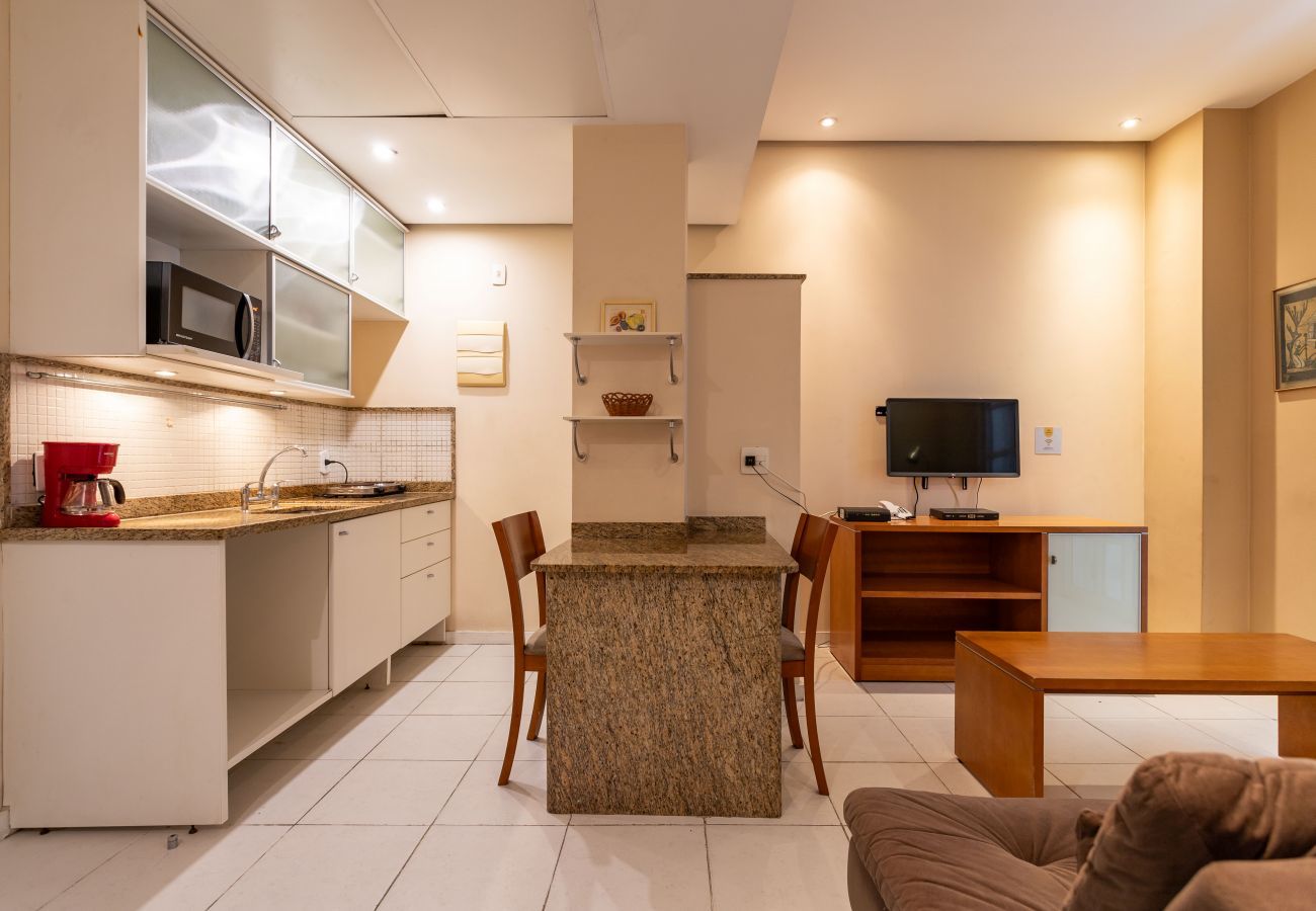 Apartment in Rio de Janeiro - 2 minutes from Copacabana Beach | DF408