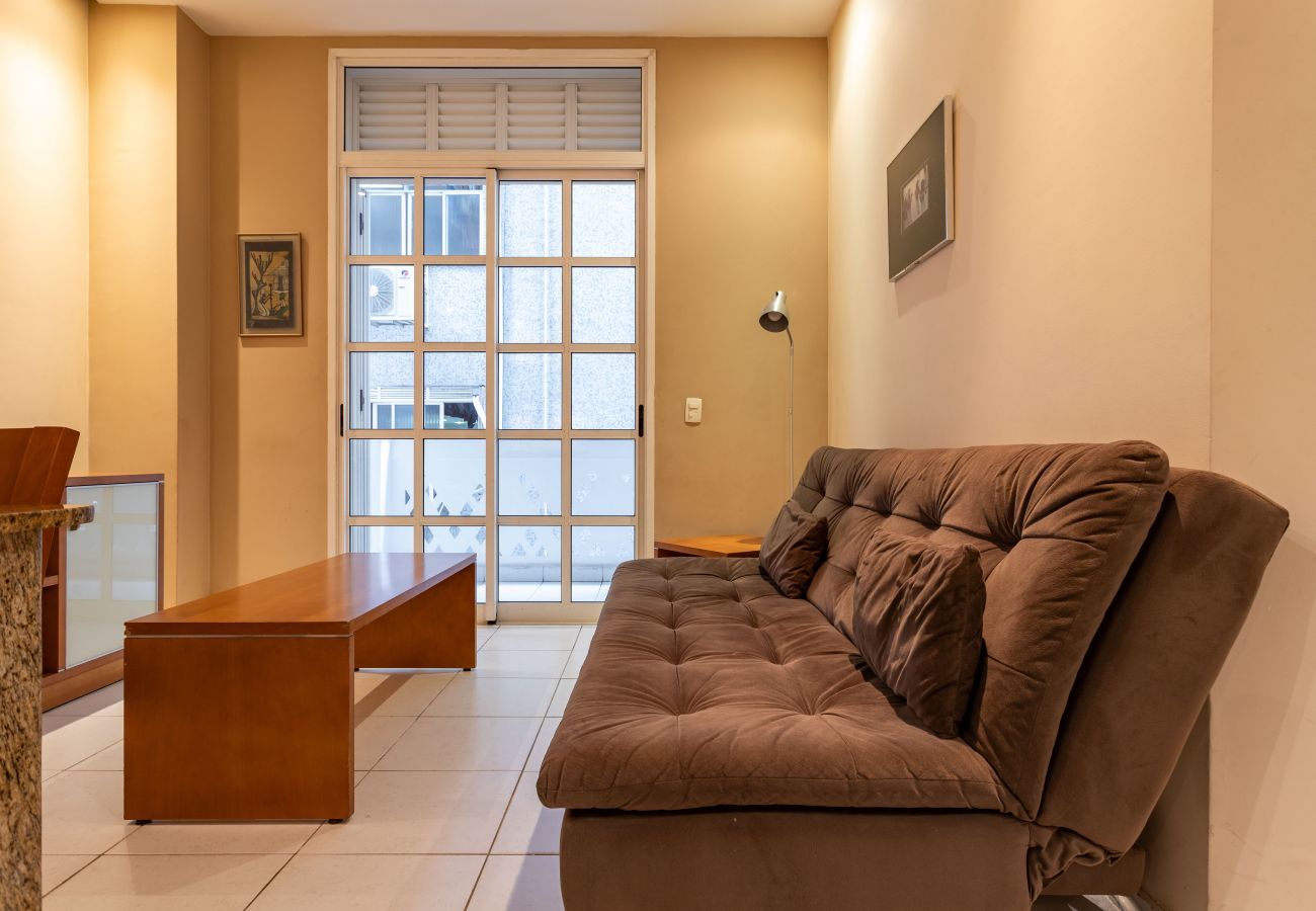 Apartment in Rio de Janeiro - 2 minutes from Copacabana Beach | DF408