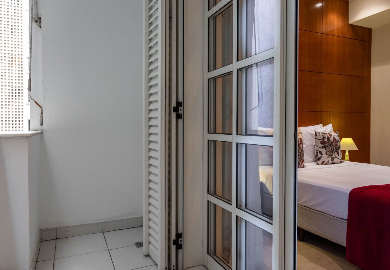 Apartment in Rio de Janeiro - 2 minutes from Copacabana Beach | DF408