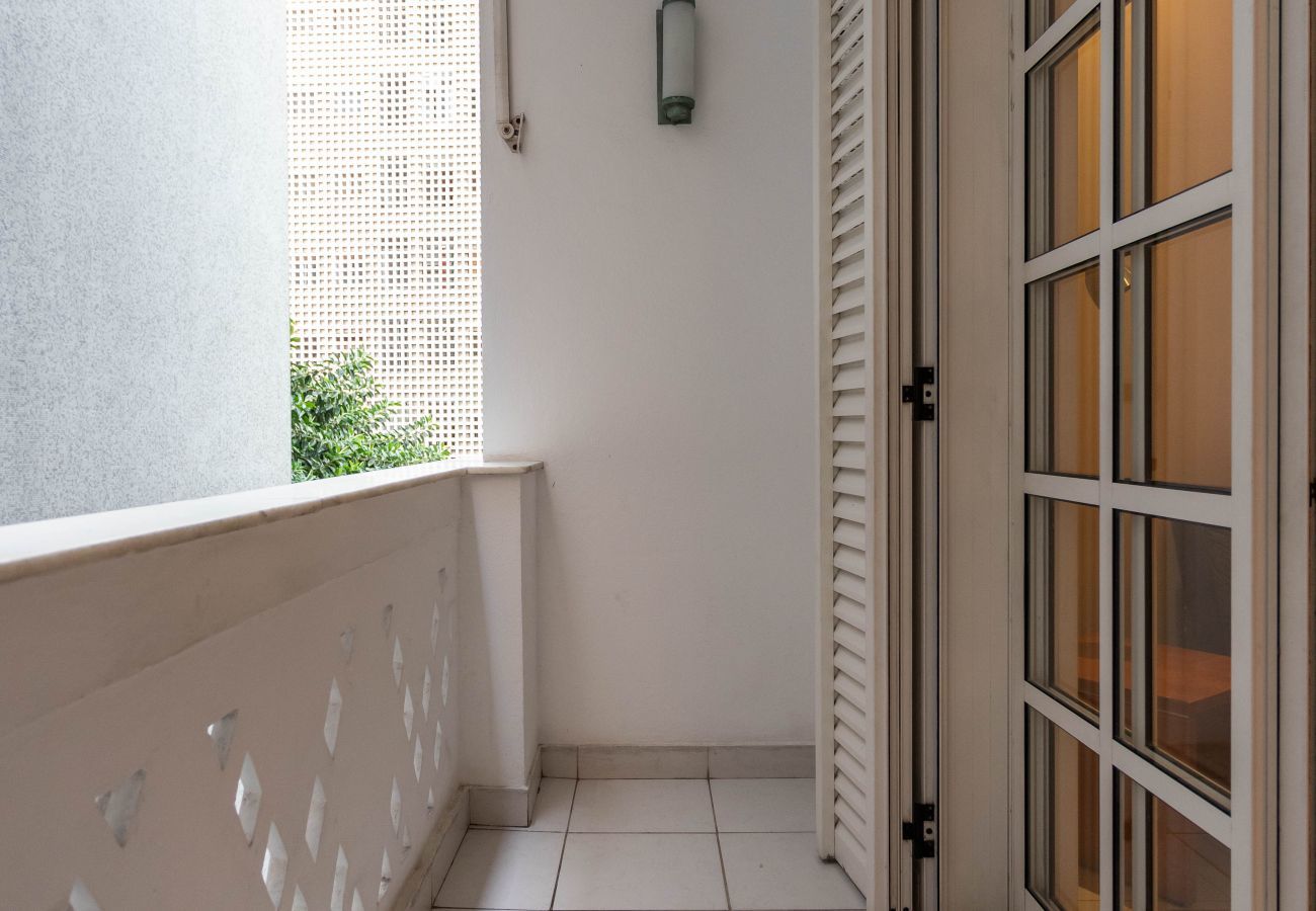 Apartment in Rio de Janeiro - 2 minutes from Copacabana Beach | DF408