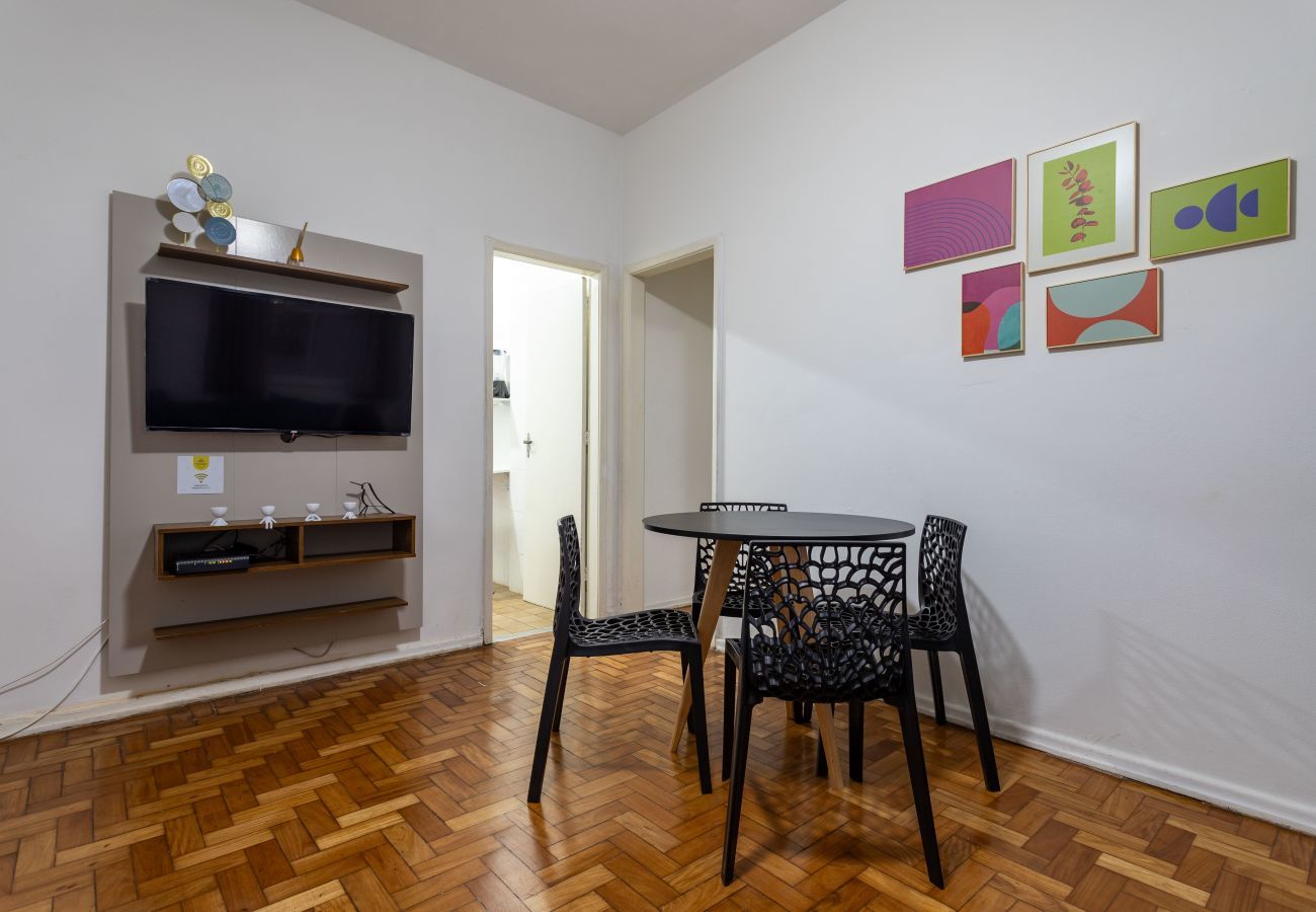 Apartment in Rio de Janeiro - 6 minutes from Copacabana beach | EL108