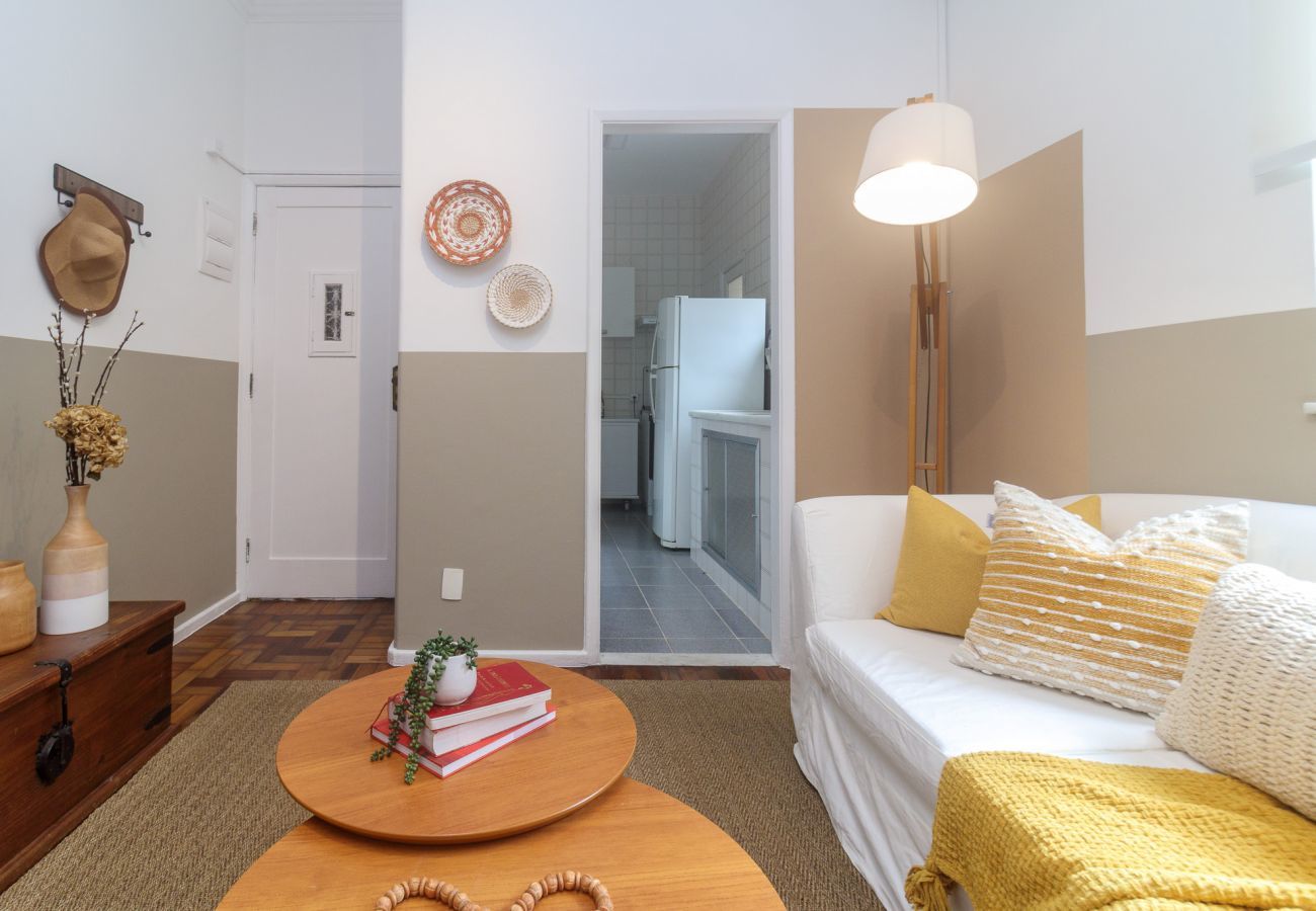 Apartment in Rio de Janeiro - ALM202| Apt charmoso e aconchegante no Leblon