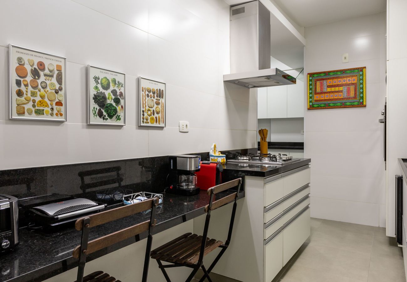 Apartment in Rio de Janeiro - 3 minutes from Leme beach | GRC701