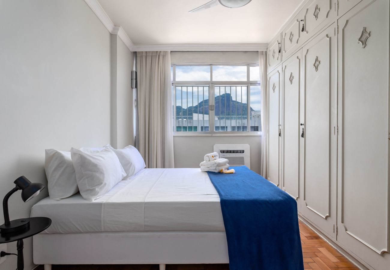 Apartment in Rio de Janeiro - 5 minutes from Leblon beach and view of Christ | AP1302