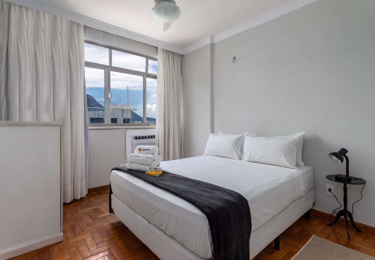 Apartment in Rio de Janeiro - 5 minutes from Leblon beach and view of Christ | AP1302