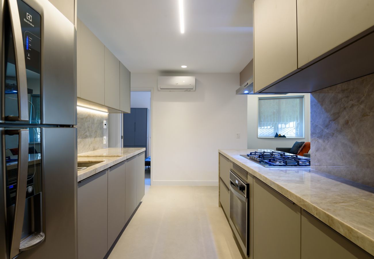 Apartment in Rio de Janeiro - ATA 102 | três quartos a 300m da praia do Leblon