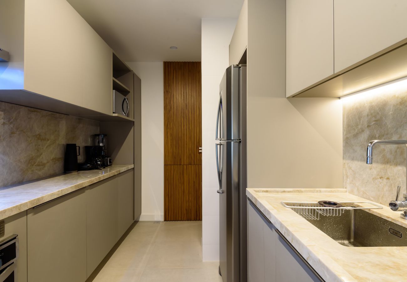 Apartment in Rio de Janeiro - ATA 102 | três quartos a 300m da praia do Leblon