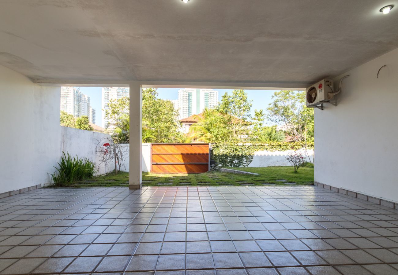 House in Rio de Janeiro - CasaBarra55 | Casa com 4 suítes, piscina e sauna