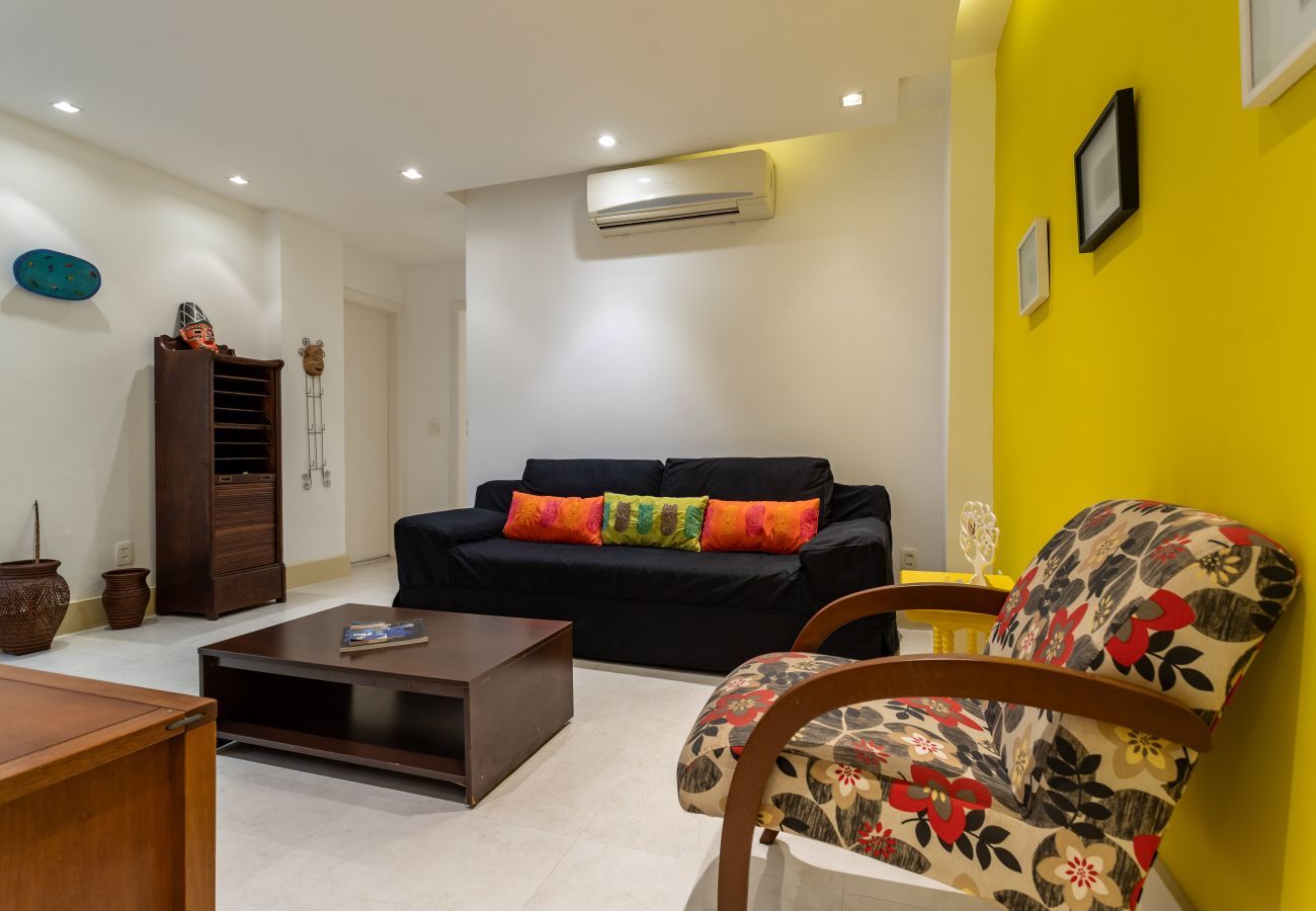 Apartment in Rio de Janeiro - 4 minutes from Copacabana beach | NSC205