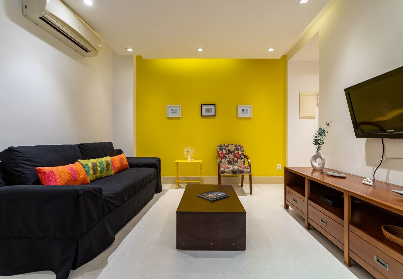 Apartment in Rio de Janeiro - 4 minutes from Copacabana beach | NSC205