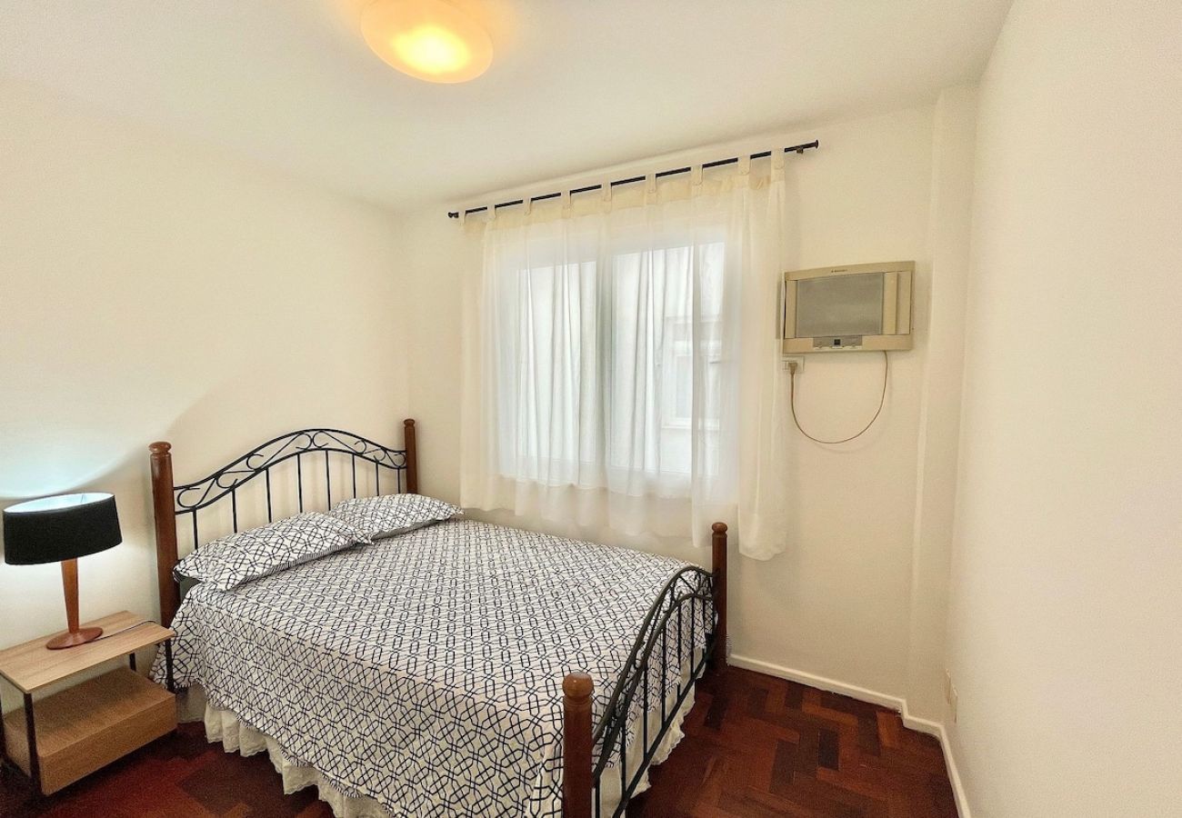 Apartamento en Rio de Janeiro - RUB303| 2 hab. en calle arbolada en Baixo Gávea