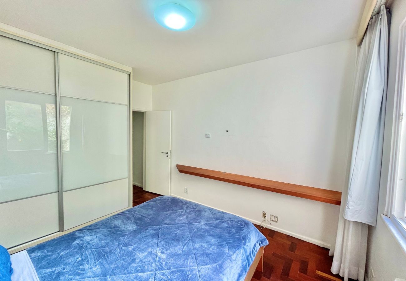 Apartamento en Rio de Janeiro - RUB303| 2 hab. en calle arbolada en Baixo Gávea