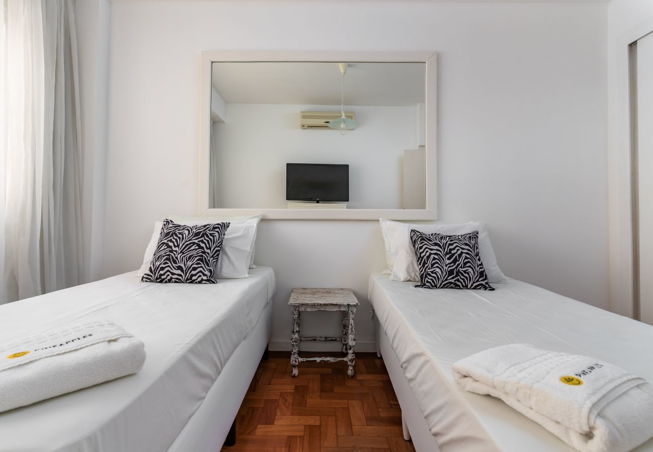 Apartamento en Rio de Janeiro - 2 minutes from Copacabana beach | A801