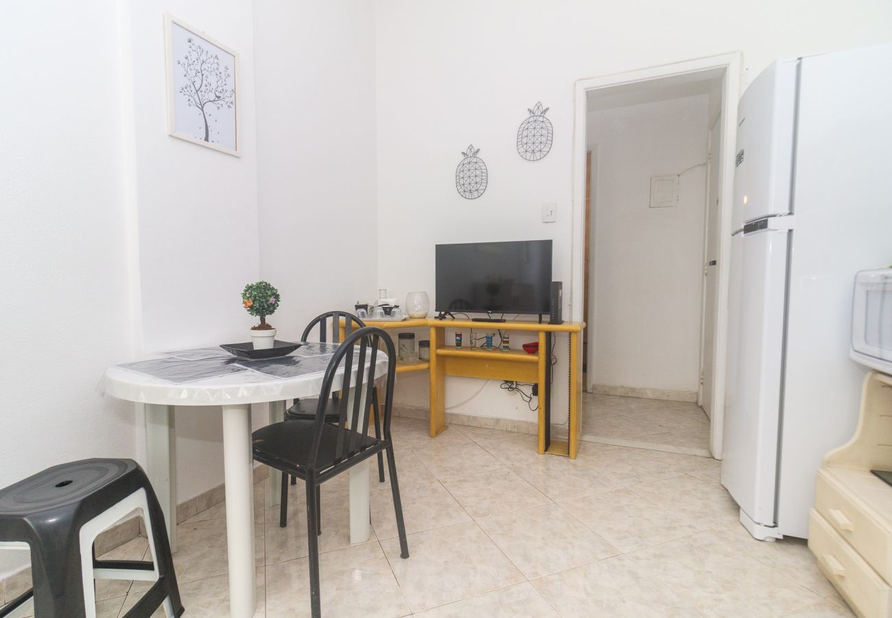 Apartamento en Rio de Janeiro - Jul507 | Kitnet a 2 cuadras de la playa de Copacabana