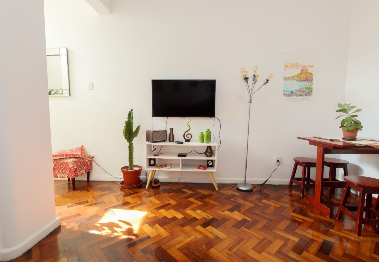 Apartamento en Rio de Janeiro - NS604| dormitorio y salón a 400 metros de la playa