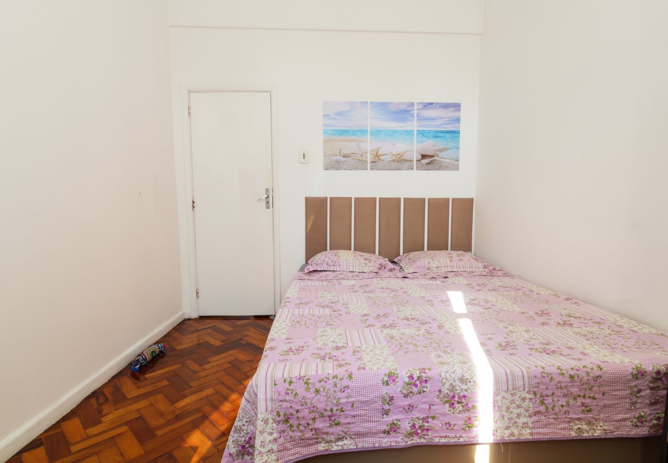 Apartamento en Rio de Janeiro - NS604| dormitorio y salón a 400 metros de la playa