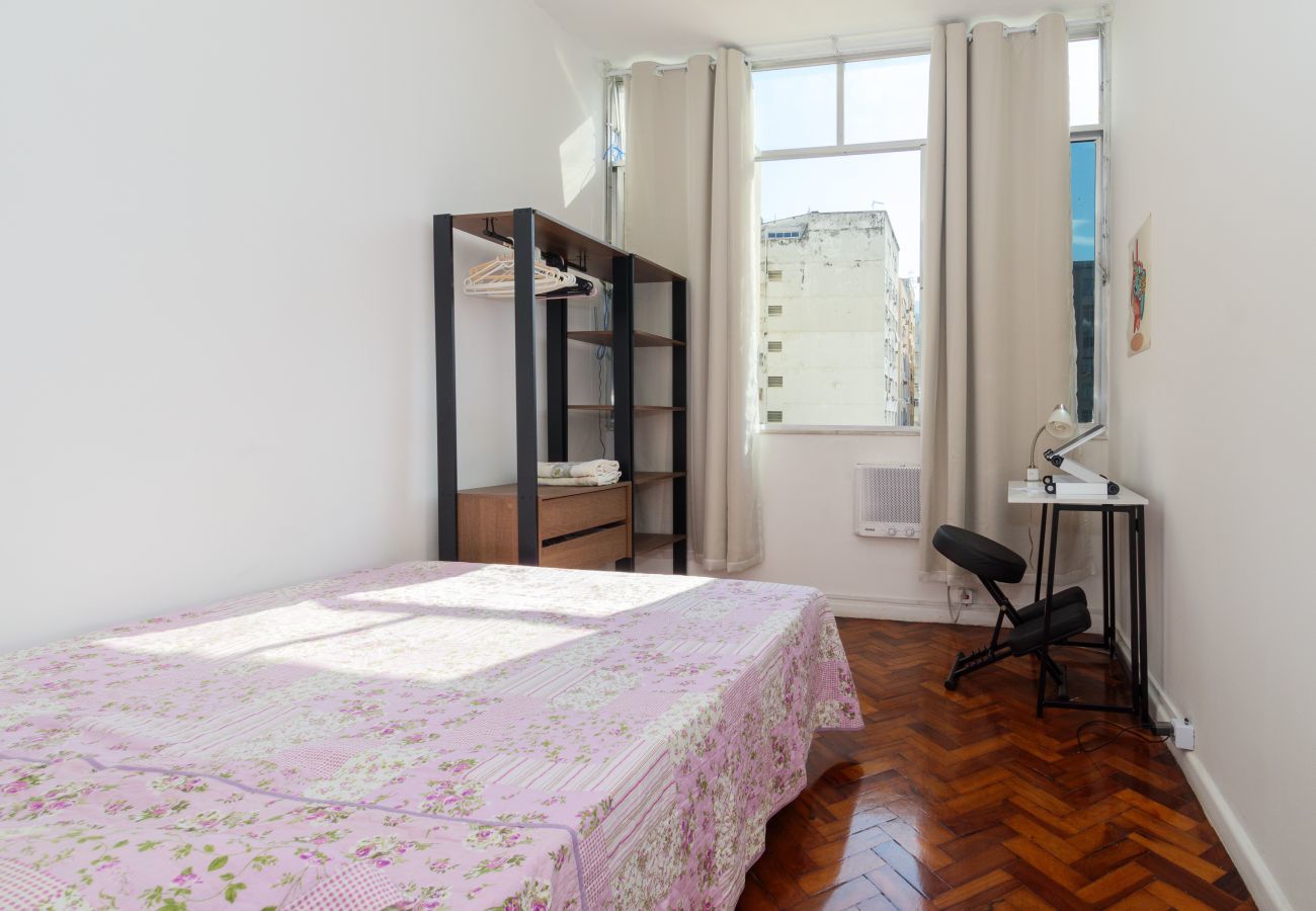 Apartamento en Rio de Janeiro - NS604| dormitorio y salón a 400 metros de la playa